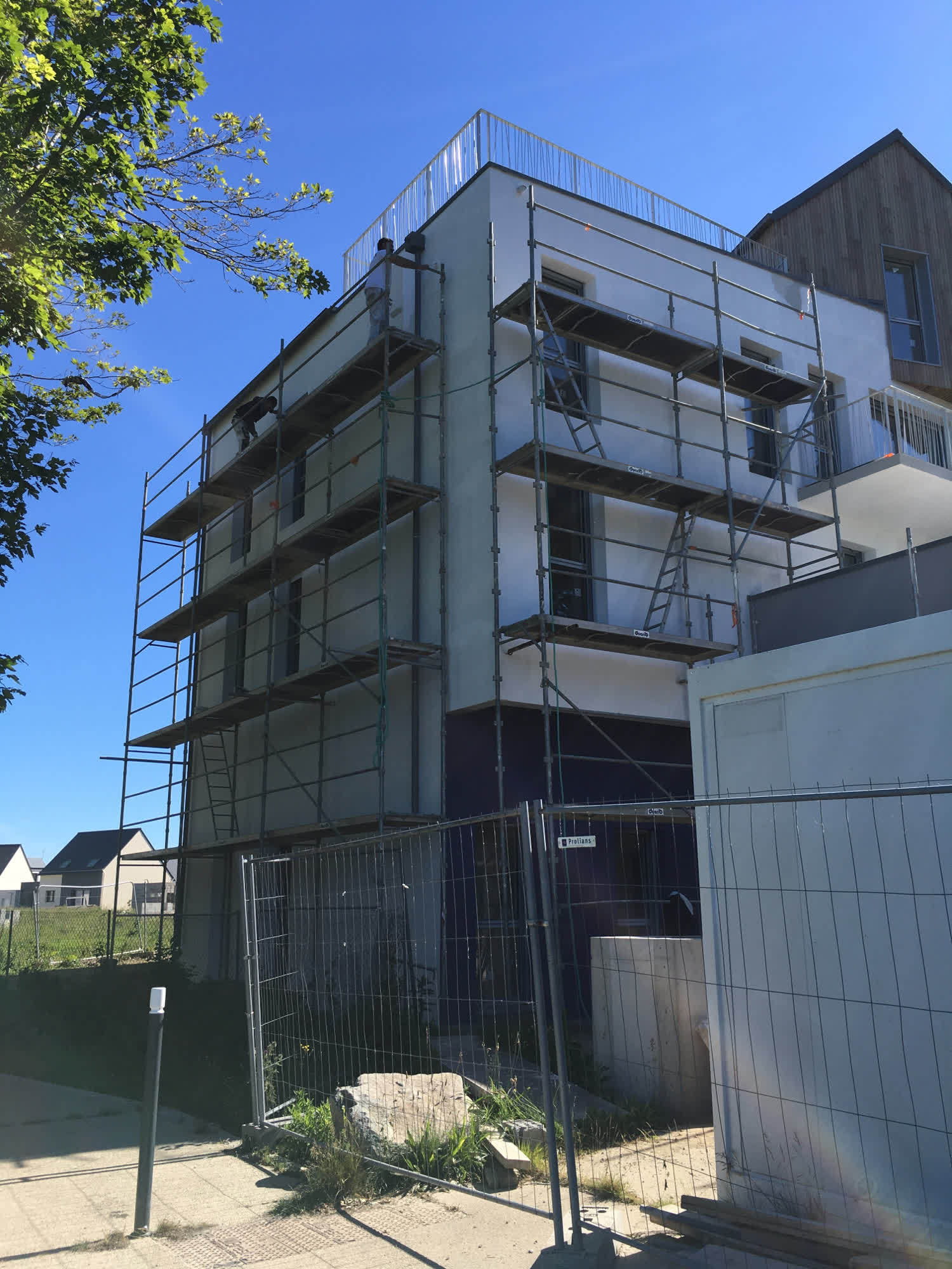 (Avant) ravalement immeuble neuf pour BMH quartier fontaine margot