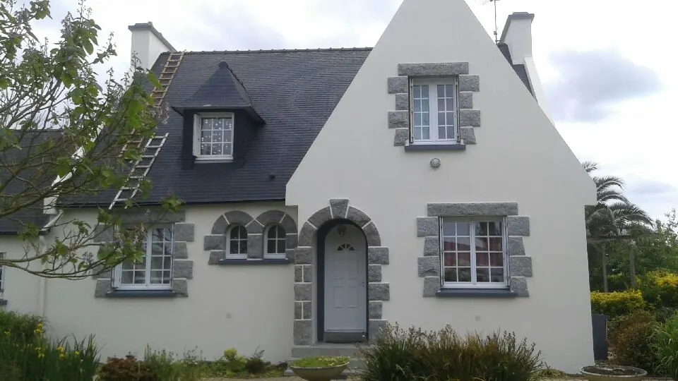 Ravalement d'une maison bretonne